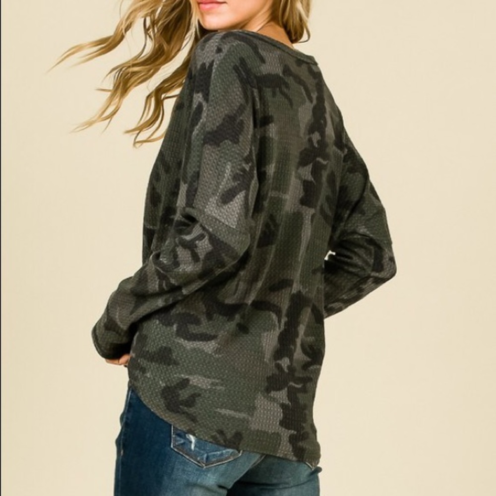 🆕Camo Tie Top - Picture 2 of 4